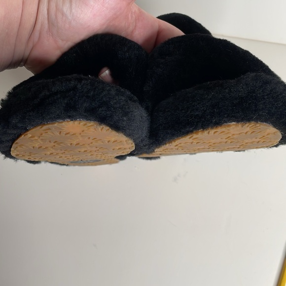 Ugg fuzzy yeah, fluff slippers size 10 - Picture 6 of 7